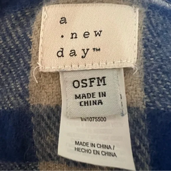 Women’s Blue and Tan plaid fringed open front poncho kimono shrug. - Picture 5 of 5